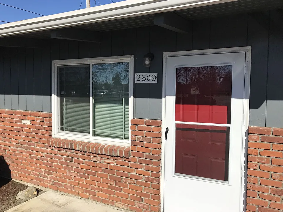 052-Country Squire Apartments