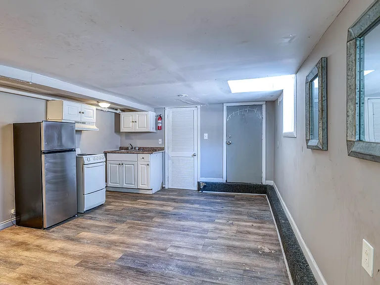 4019 Van Rennslear Ave #C — Photo 5