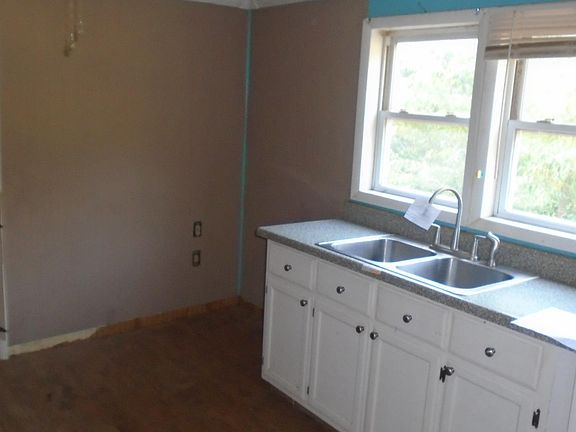 2nd image of 1935 Coldwater Rd