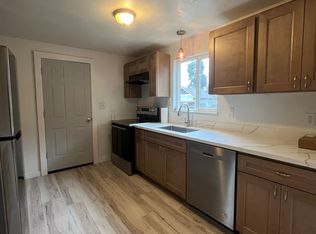 934 W M St, Springfield, OR 97477