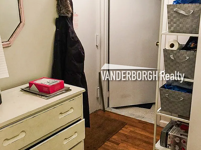 725 E 9th St #6B — Photo 6