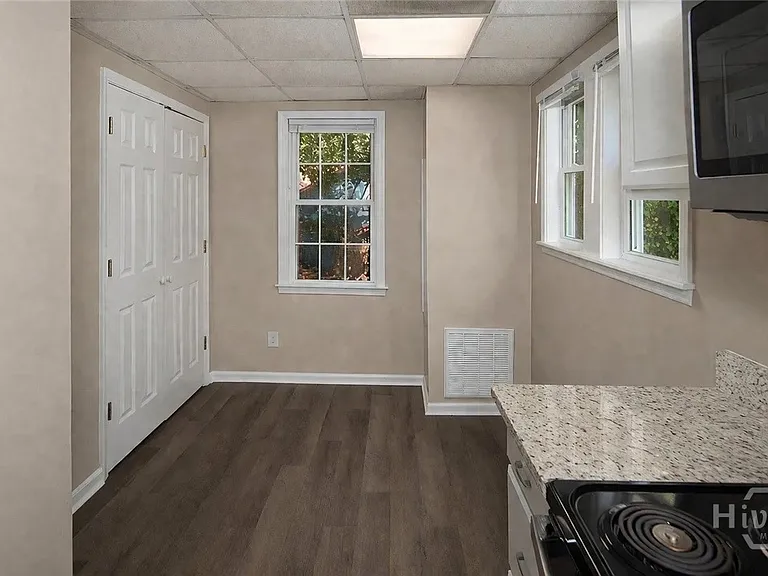 471 E Montgomery St — Photo 3