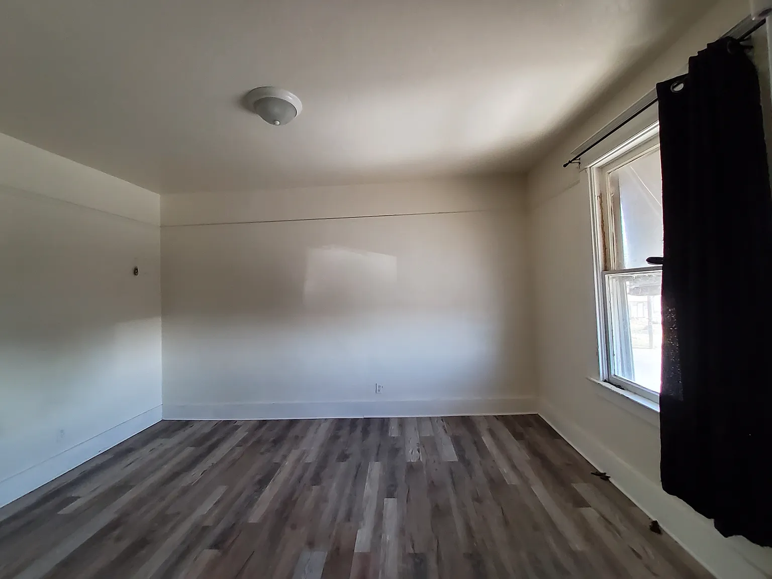 1 bed, 1.0 bath, 313 sqft, $585 — Photo 3