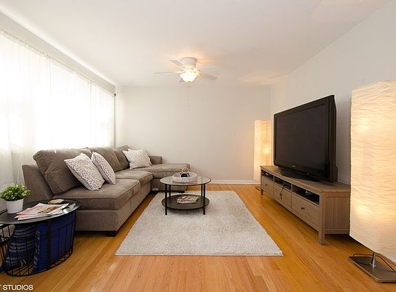 2nd image of 6022 N Avondale Ave APT 2S