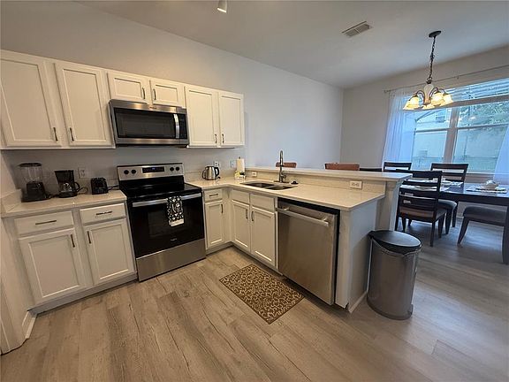 5th image of 1675 Royal Ridge Dr