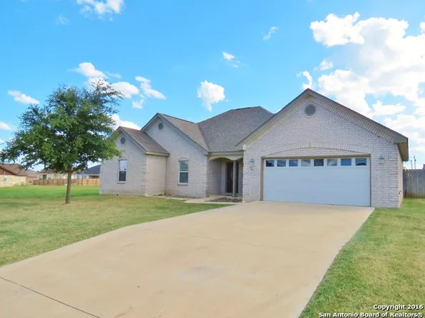 104 Parkcrest, Floresville, TX 78114