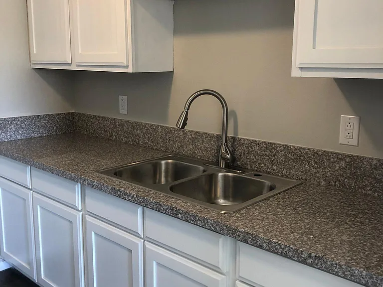 813 Parkview Dr #D — Photo 6