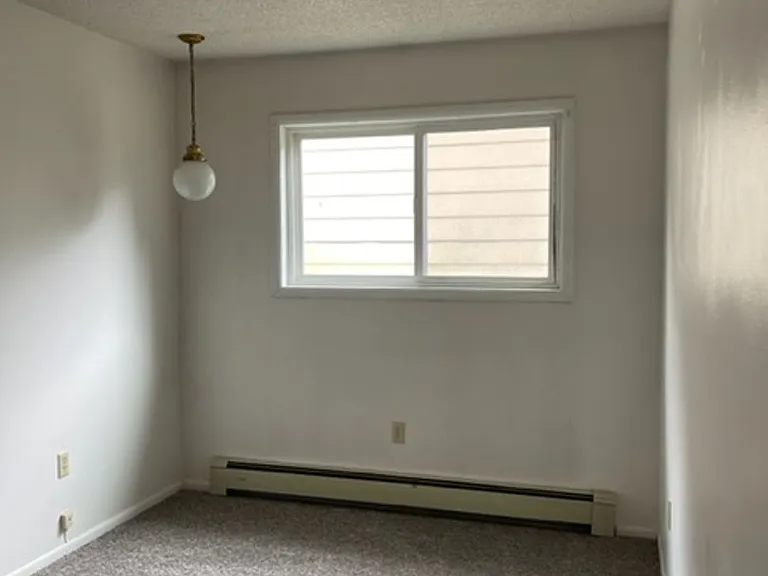 410 N 19th Ave — Photo 12