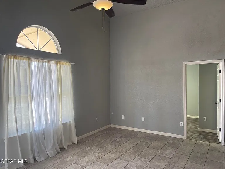 656 Orchid Dr — Photo 8