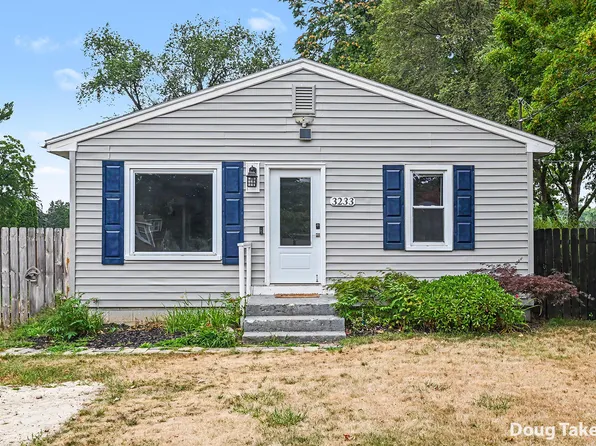 3233 Wayburn Ave SW, Grandville, MI 49418