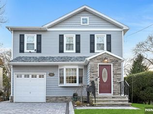 87 Surrey Ln, River Edge, NJ 07661