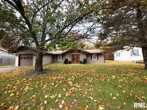 811 Buffalo Ln, Mount Vernon, IL 62864