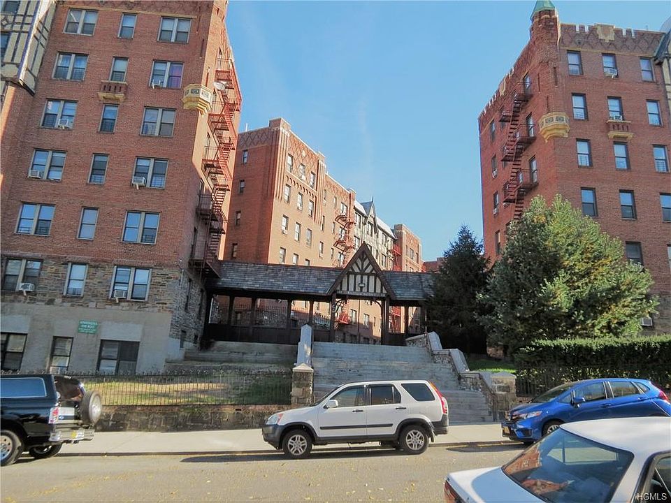 1st image of 110 Highland Ave APT 3
