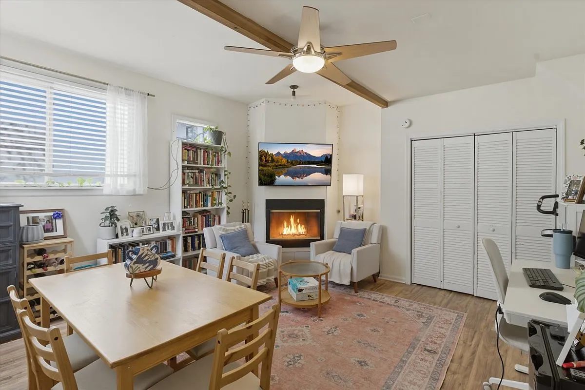 3 bed, 2.0 bath, $4,000 — Photo 1