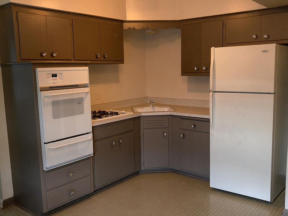 Kitchen - Eat-in Large w/newer appliances