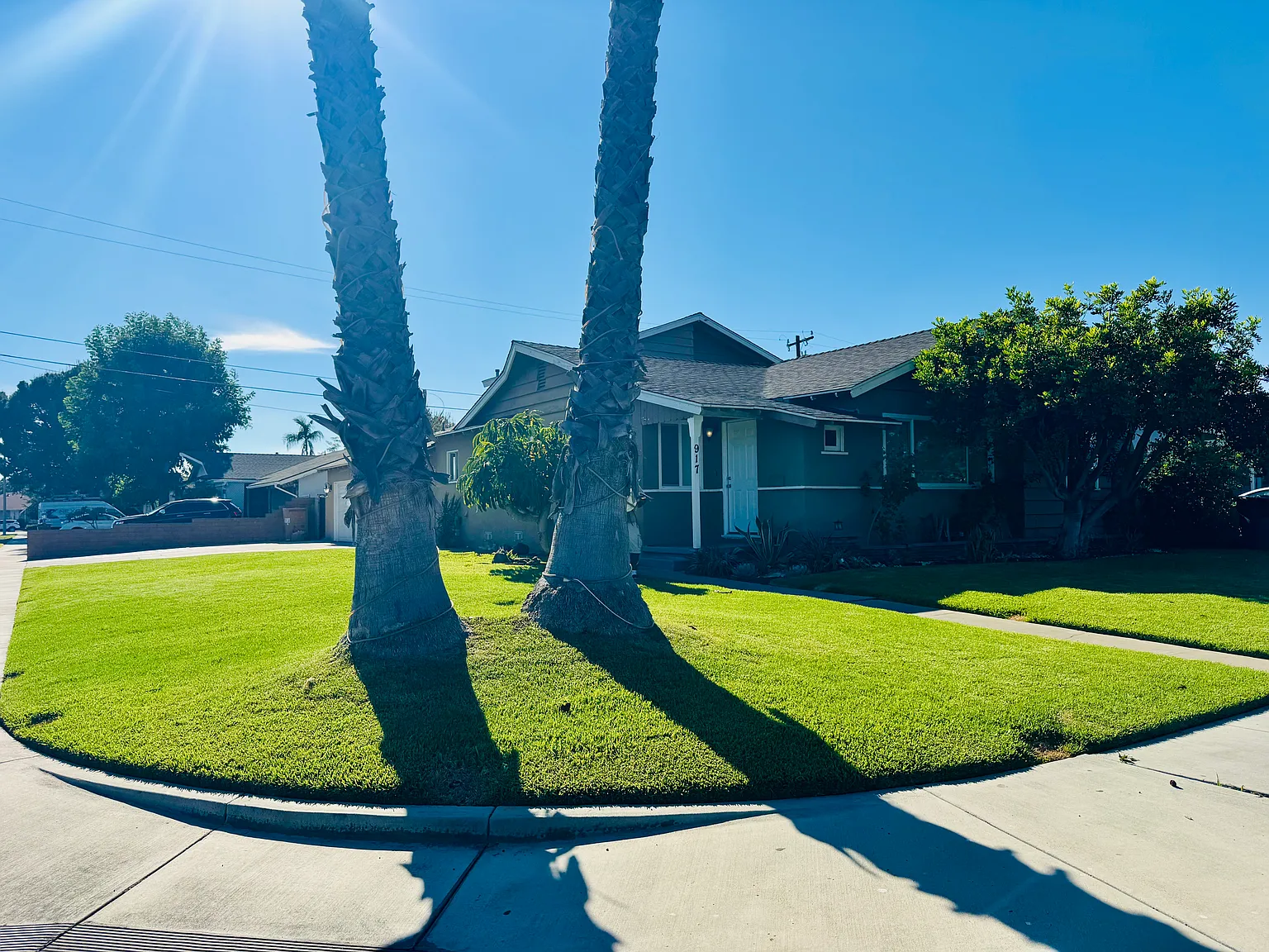 5 bed, 2004 sqft, $3,800 — Photo 2
