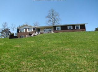 962 Orchard Park Rd, Hurricane, WV 25526
