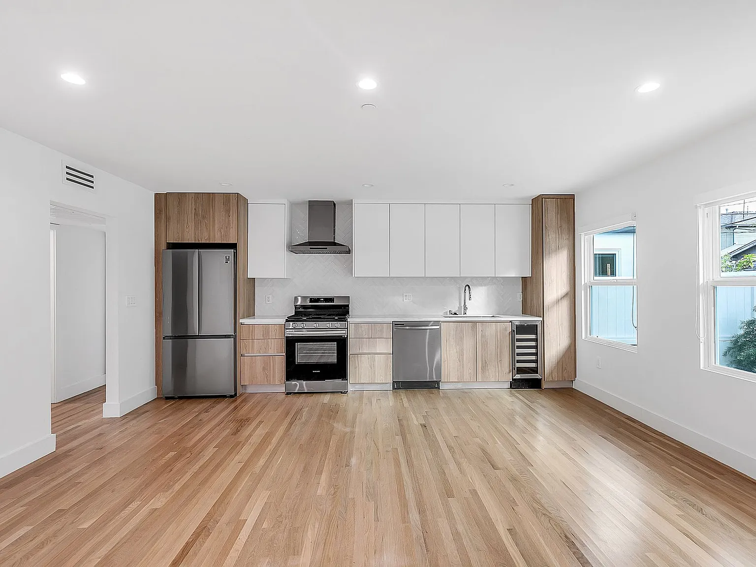 1022 Pacific St — Photo 1