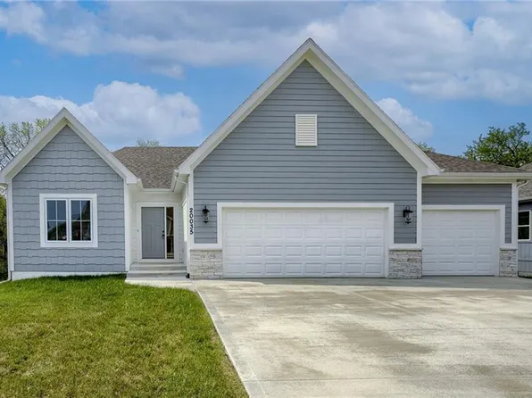 20035 W 221st St, Spring Hill, KS 66083