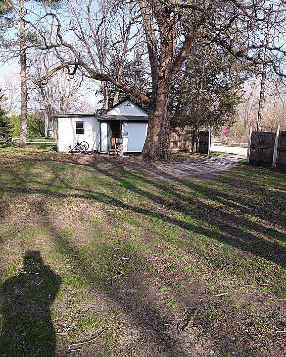 10th image of 23618 Tyler St