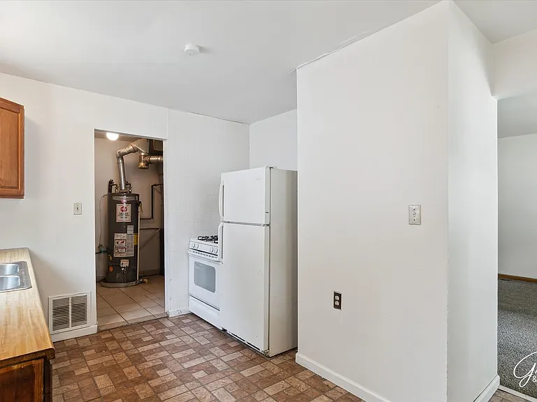 8684 Republic Ave — Photo 10