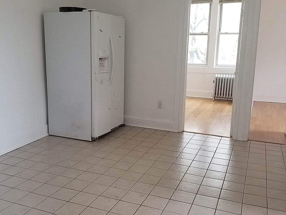 5th image of 82 Grandview Ave