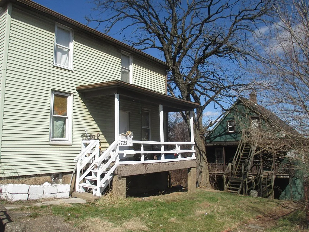 1722 Ridge Ave photo 1