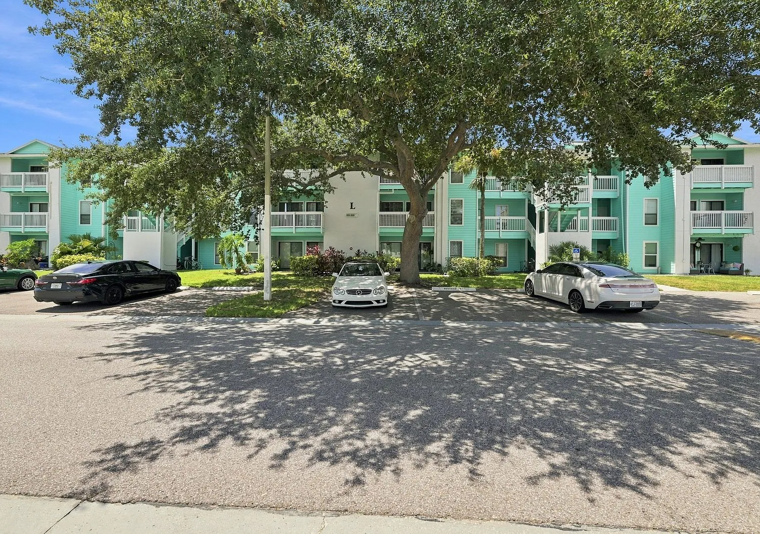 2bd/2ba Ground Floor Unit in the Harbor Club Condominiums in Palm Harbor! — Photo 1