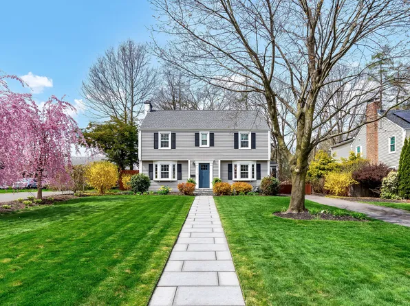 19 Ridgewood Road, West Hartford, CT 06107