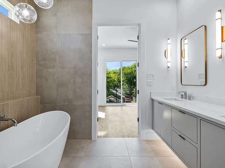 410 Avenue L #B — Photo 15