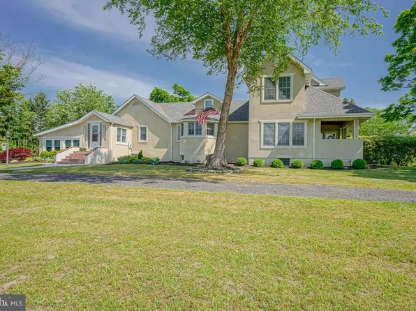 14 Evesboro Medford Rd, Medford, NJ 08055