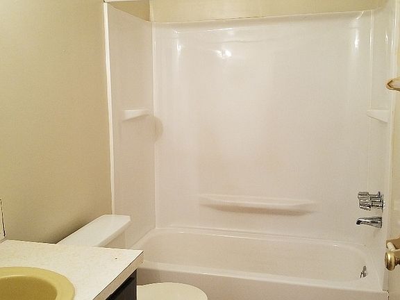 4th image of 908 Greenhurst Ave NW APT 6