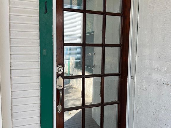 4th image of 825 W Russell Pl APT 1