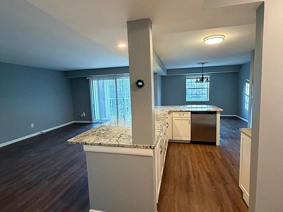 4th image of 117 Castletown Rd Unit 302