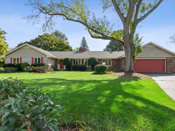 14 Golfview Ln, Barrington, IL 60010