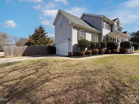 3rd image of 3301 Pomegranate Dr