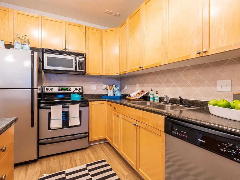 Oberlin Court Apartments — Photo 16