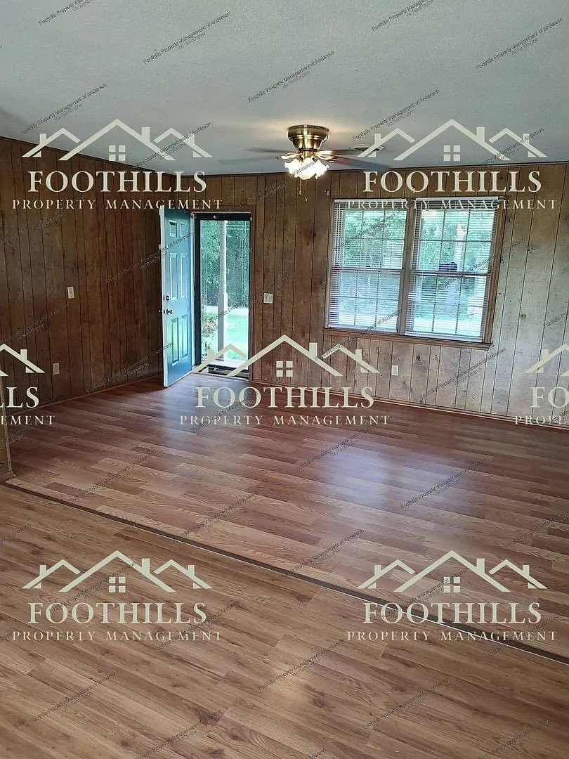 3 bed, 2.0 bath, 1250 sqft, $1,450 — Photo 2
