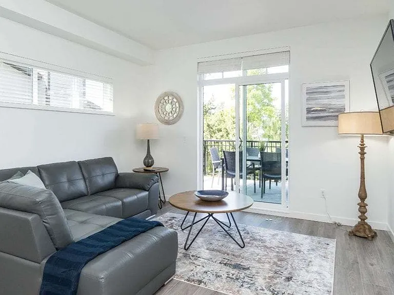 5945 176a St #19 — Photo 4