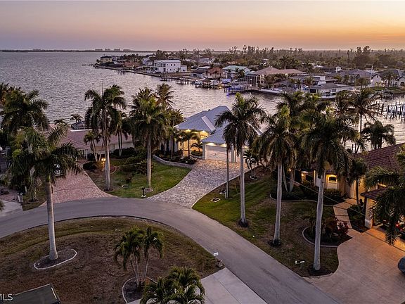 2nd image of 218 Bayshore Dr