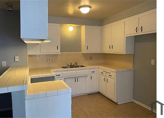11611 Menlo Ave #D — Photo 5