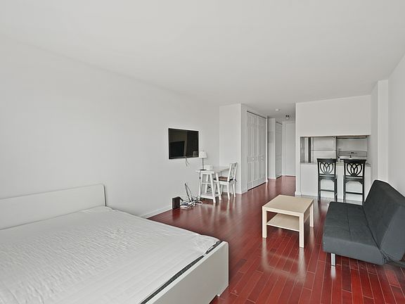 3rd image of 393 W 49th St APT 5P