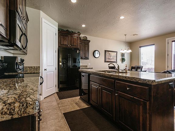 4th image of 4160 E Torrey Pines Dr