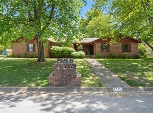 2115 E Jonquil Rd, Fayetteville, AR 72703
