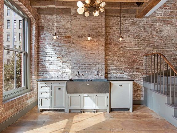 4th image of 134 Beekman St #1
