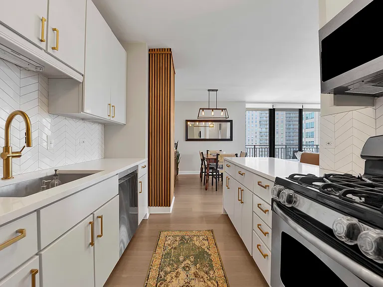 630 N State St #2208 — Photo 19