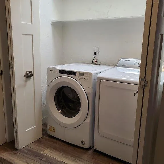 Laundry Closet with Washer/Dryer