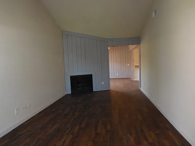 2 bedroom 1 Bath Duplex — Photo 4