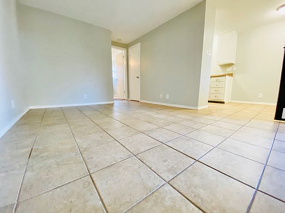 3rd image of 410 E 6th St APT 5
