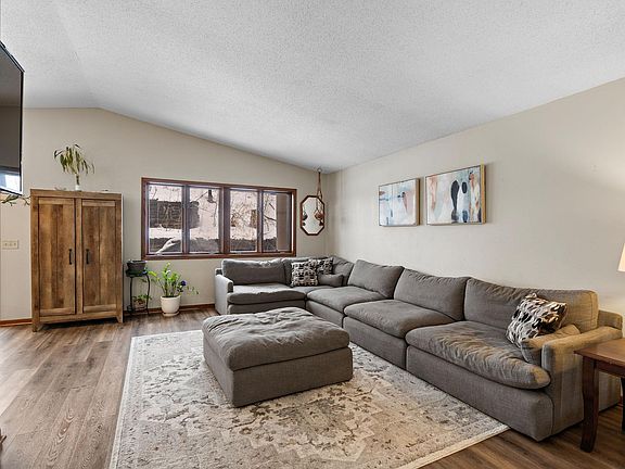4th image of 2805 Brookview Dr